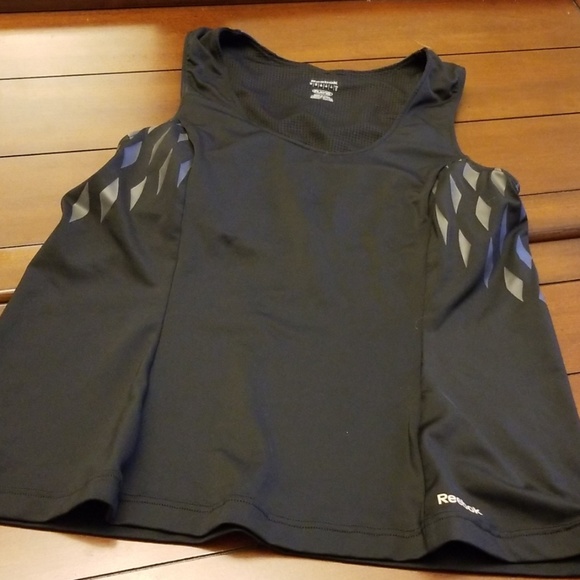 Reebok Tops - REEBOK 🎾 PLAY DRY